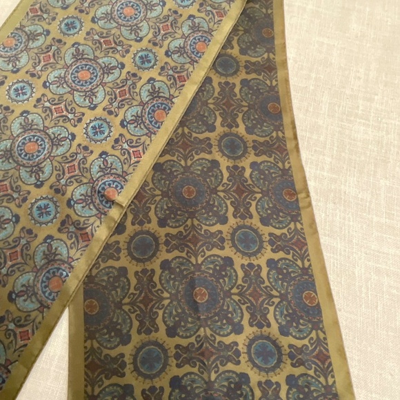 Ginnie Johansen Vintage1989 Floral Print Silk Signed Scarf 10”x60” Made in Japan - Picture 7 of 12